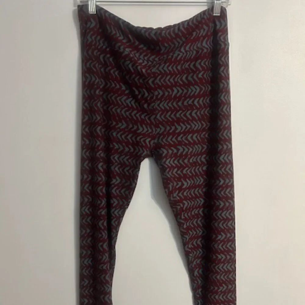 LuLaRoe Burgundy/Blue Chevron pattern leggings Tall and Curvy